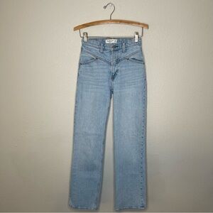 Abercrombie & Fitch The 90s Relaxed Jean High Rise Front Yoke